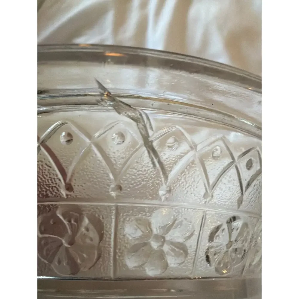 Vintage Clear Pressed Glass Covered Candy Dish Bonbon Bowl Clover Finial Lid